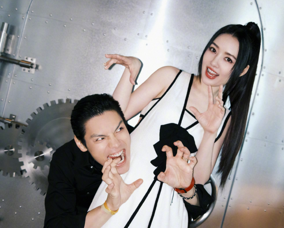 向佐郭碧婷雪地大秀恩爱郭碧婷近照脸部圆润小腹微隆疑似二胎