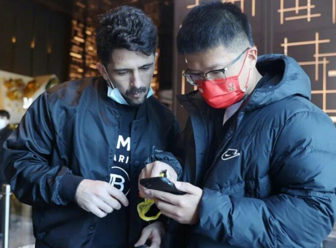 洛国富抱怨航班问题,足协出面道歉,记者苗原:唯有开除才能服众休闲区蓝鸢梦想 - Www.slyday.coM 洛国富抱怨航班问题,足协出面道歉,记者苗原:唯有开除才能服众休闲区蓝鸢梦想 - Www.slyday.coM