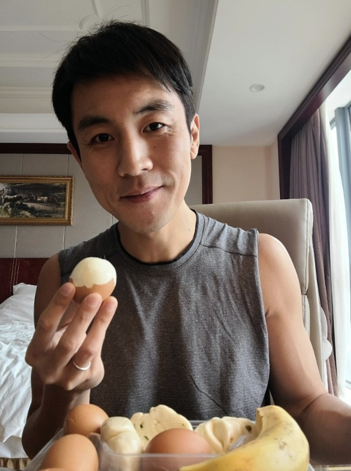 tvb视帝谭俊彦身价大涨,赴内地拍戏片酬600万,林夏薇表示羡慕