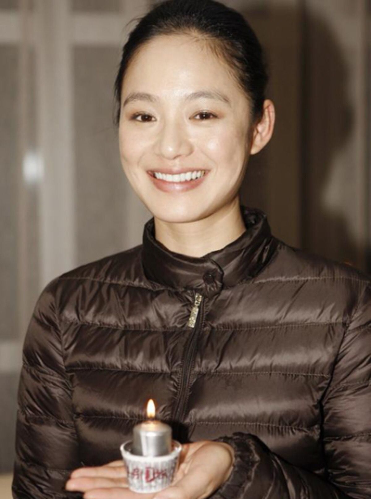 43岁周韵保暖到位羽绒服外面披大衣戴顶阿姨帽气质也高级