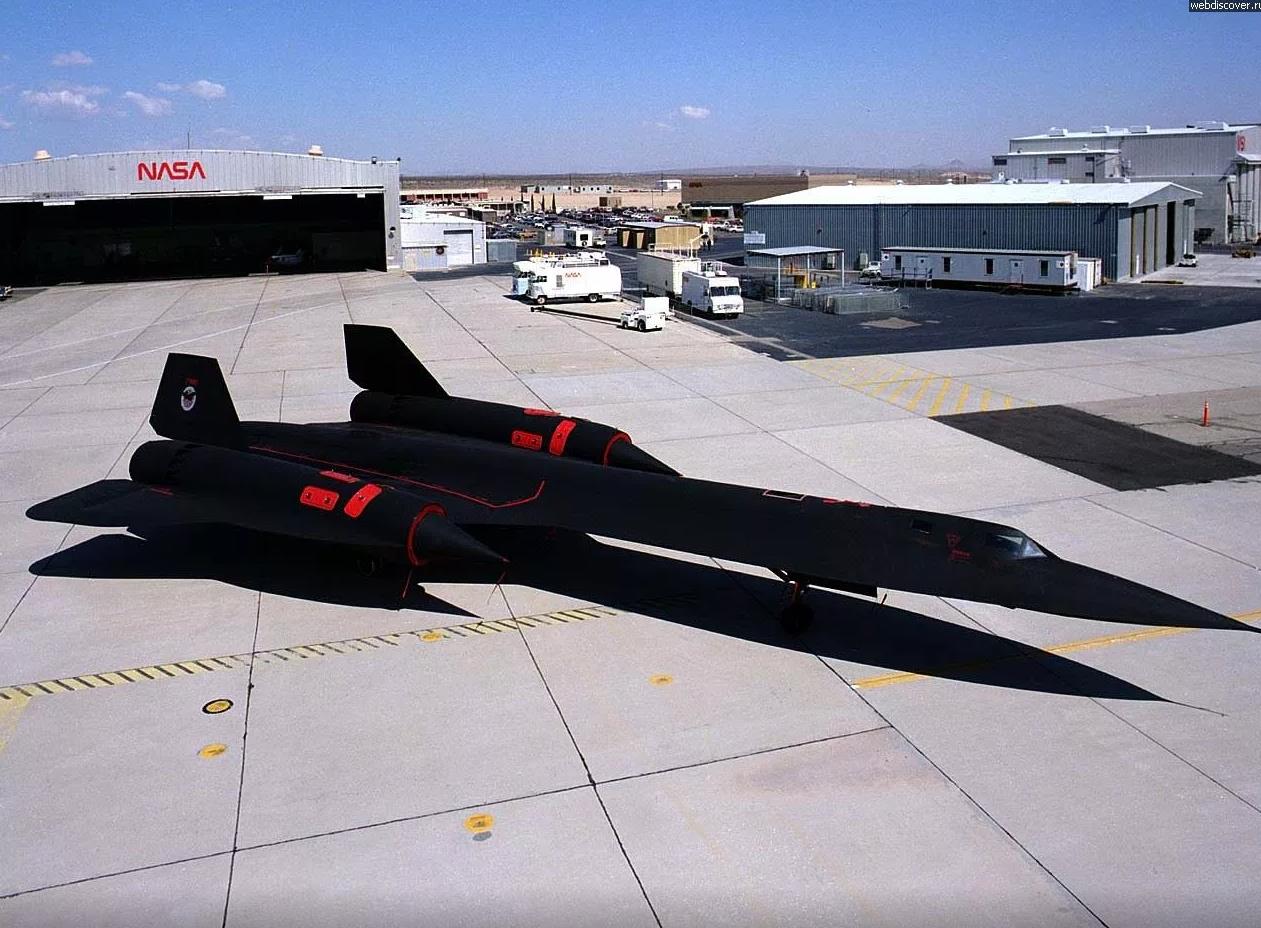 美空军黑鸟侦察机飞行速度惊人代表一个时代