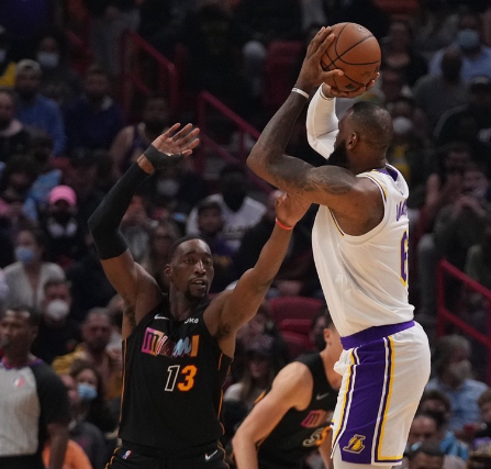 詹姆斯当选票王:都说岁月催人老,但真正的强者,又何尝饶过岁月休闲区蓝鸢梦想 - Www.slyday.coM 詹姆斯当选票王:都说岁月催人老,但真正的强者,又何尝饶过岁月休闲区蓝鸢梦想 - Www.slyday.coM