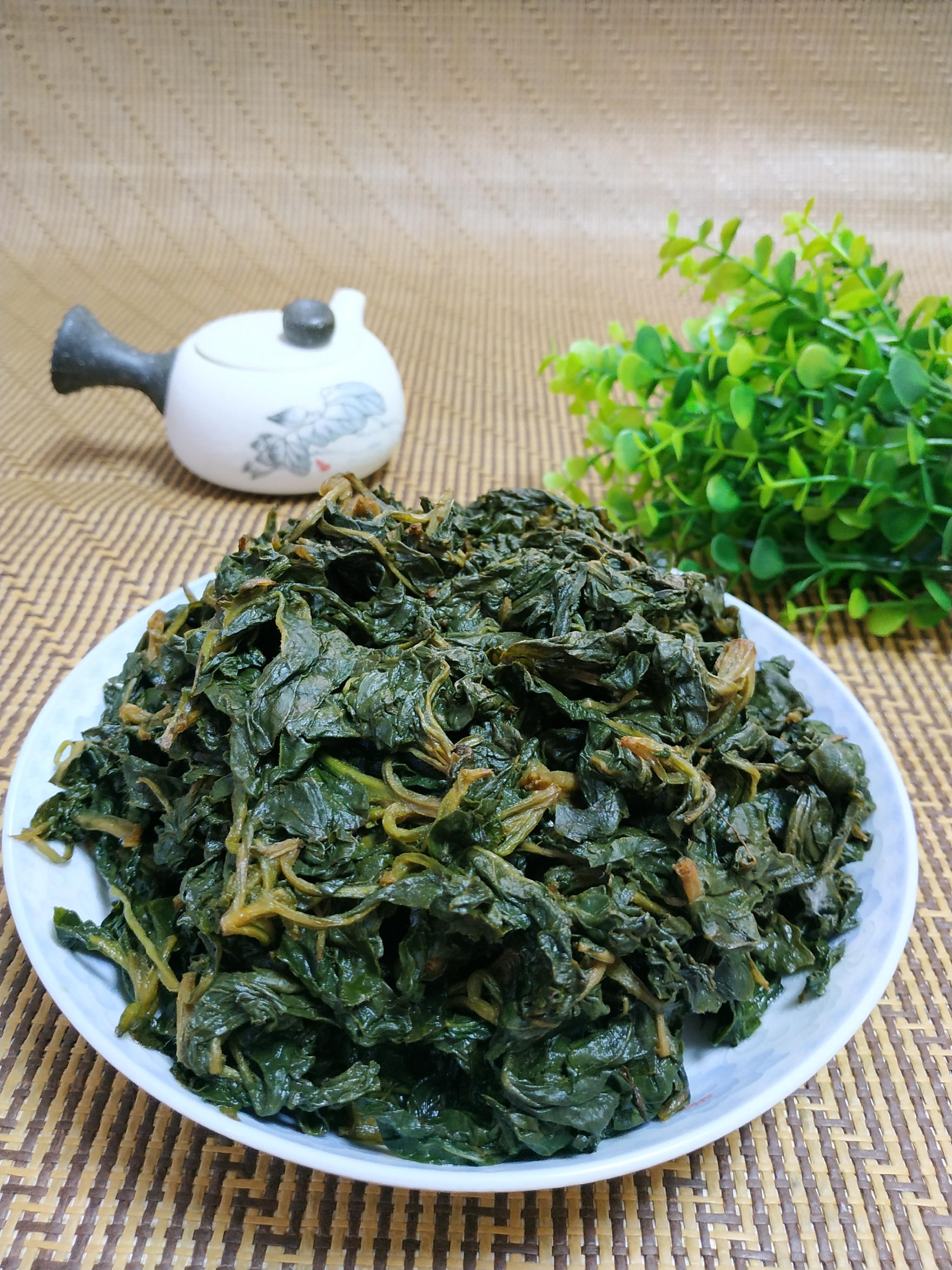 清炒地黄叶在我们生活中有很多不同的食用方法,地黄叶可以炒着吃,也
