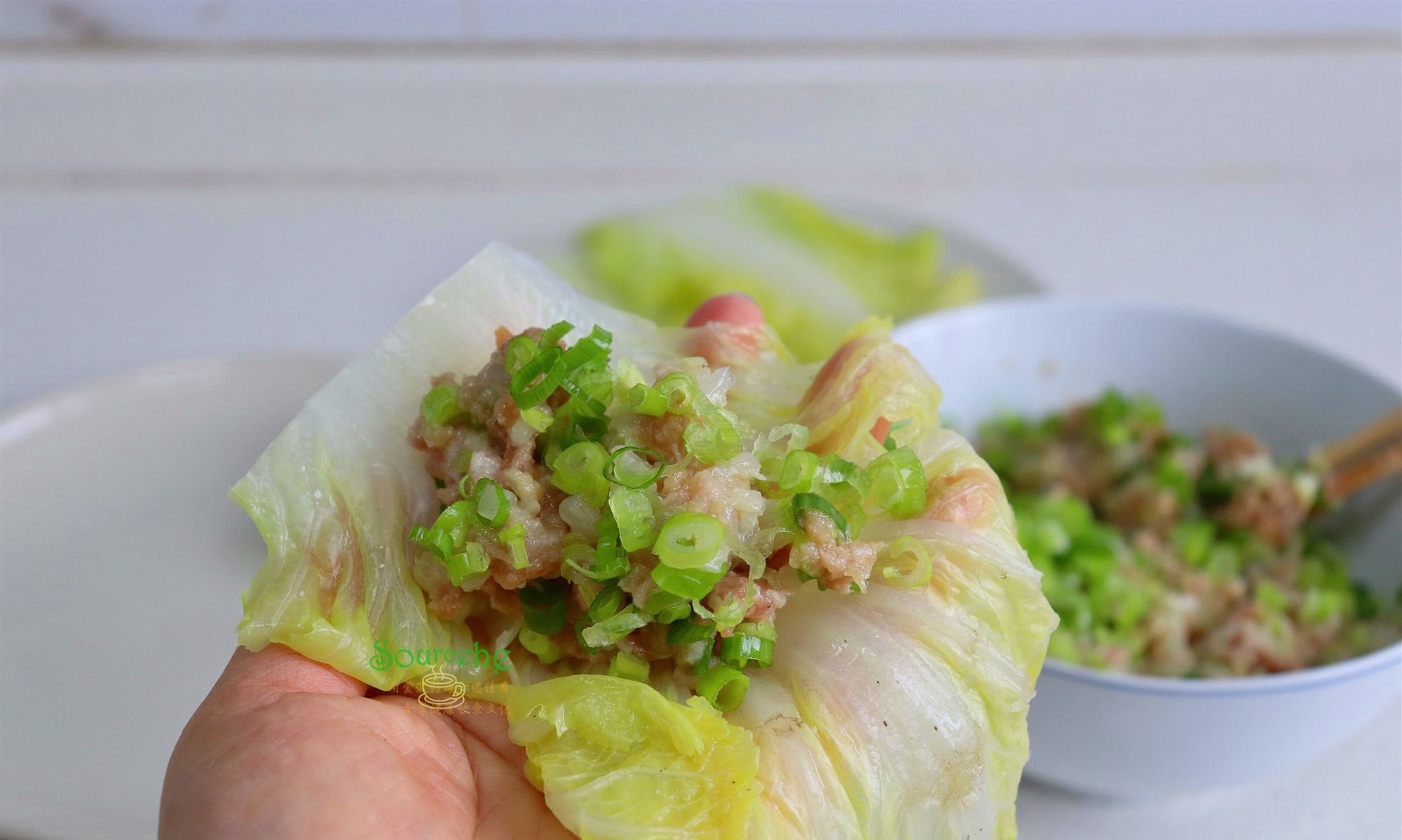 年夜饭的蒸菜大白菜肉卷寓意蒸蒸日上清清白白