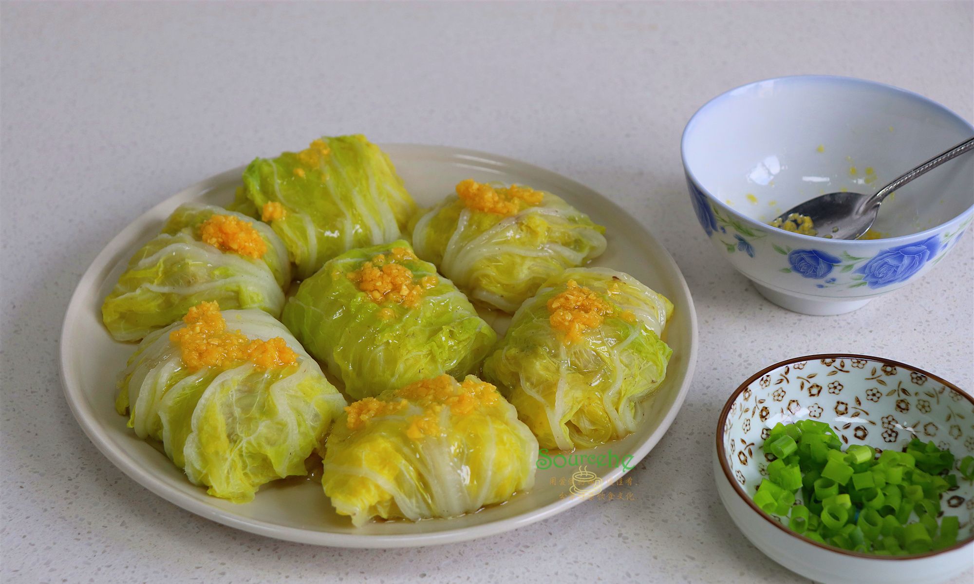 年夜饭的蒸菜大白菜肉卷寓意蒸蒸日上清清白白