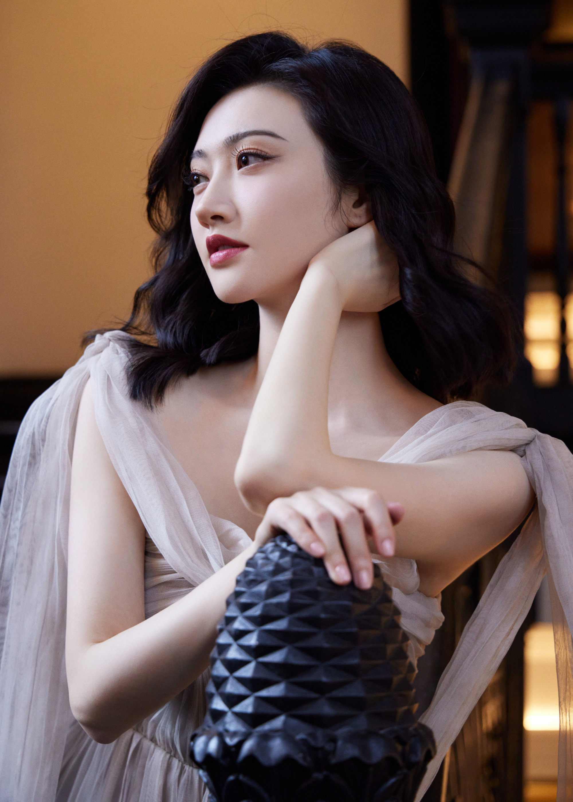 景甜穿一袭粉色纱裙亮相活动气质优雅温婉动人