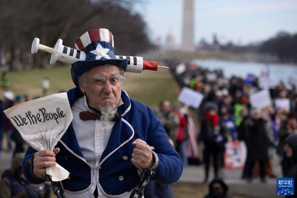 数千美国民众在华盛顿游行 反对疫苗强制令|新冠肺炎_新浪新闻