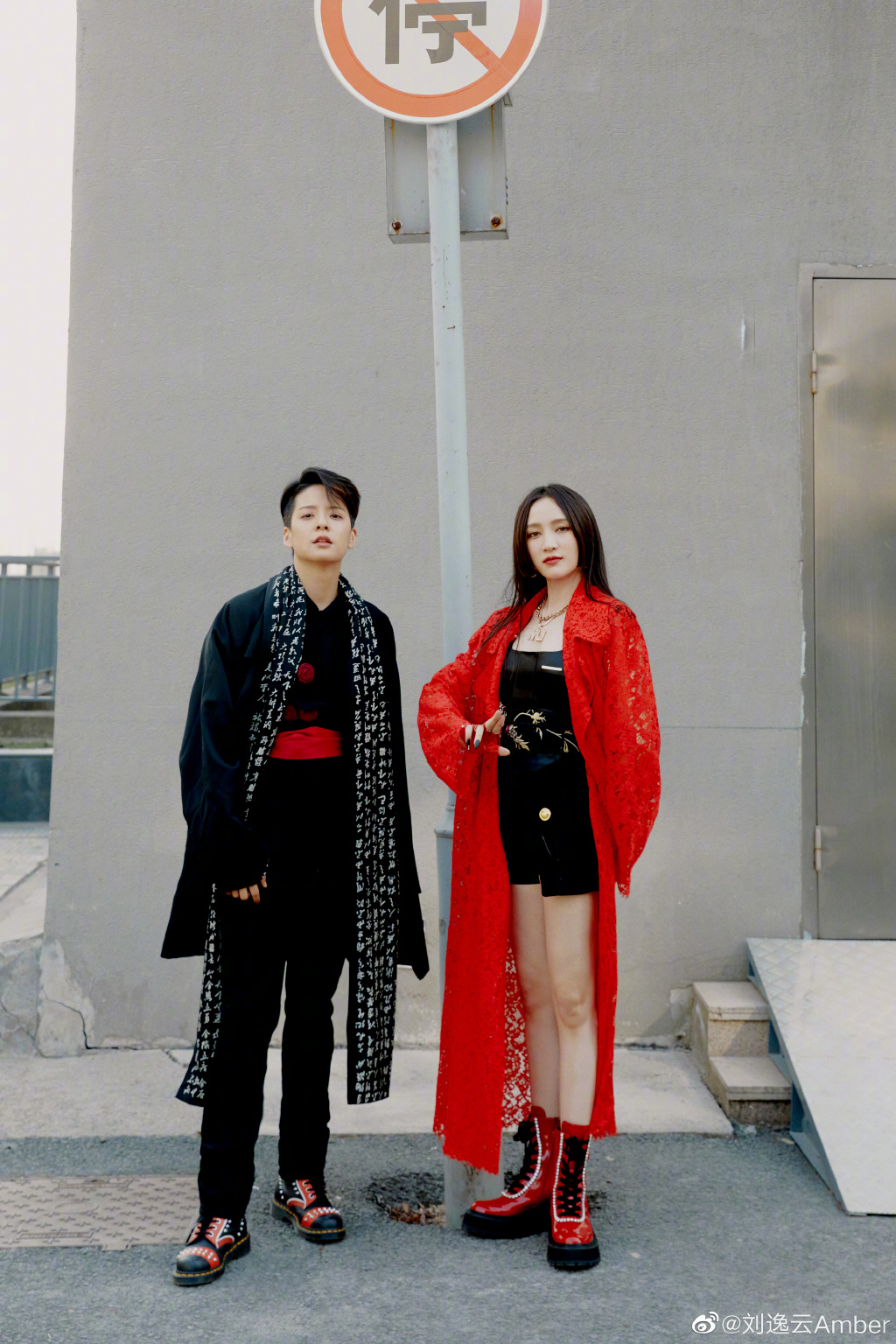 amber晒与孟佳网络春晚合照 飒气十足气场强|amber|孟佳|刘逸云_新浪