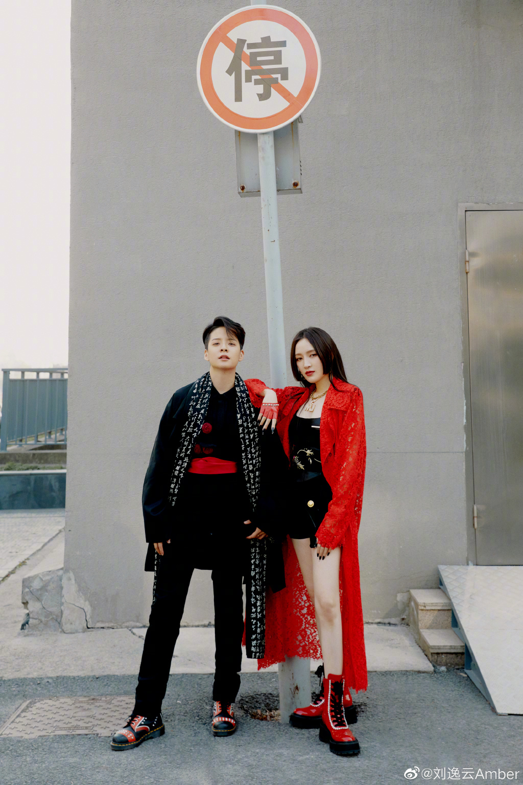 amber晒与孟佳网络春晚合照 飒气十足气场强|amber|孟佳|刘逸云_新浪