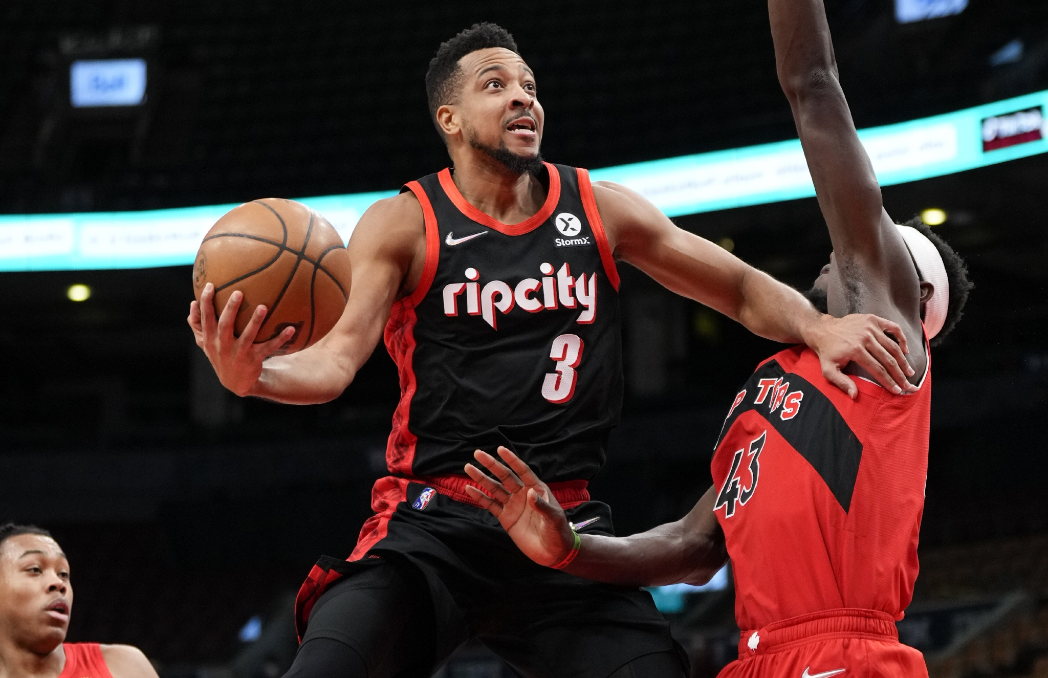 麦科勒姆19106开拓者客场险胜猛龙