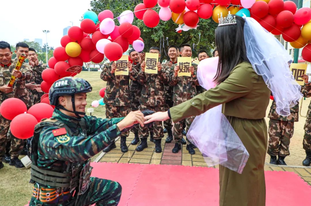 我愿意等你回家相恋的第2807天边疆战士向女友求婚了