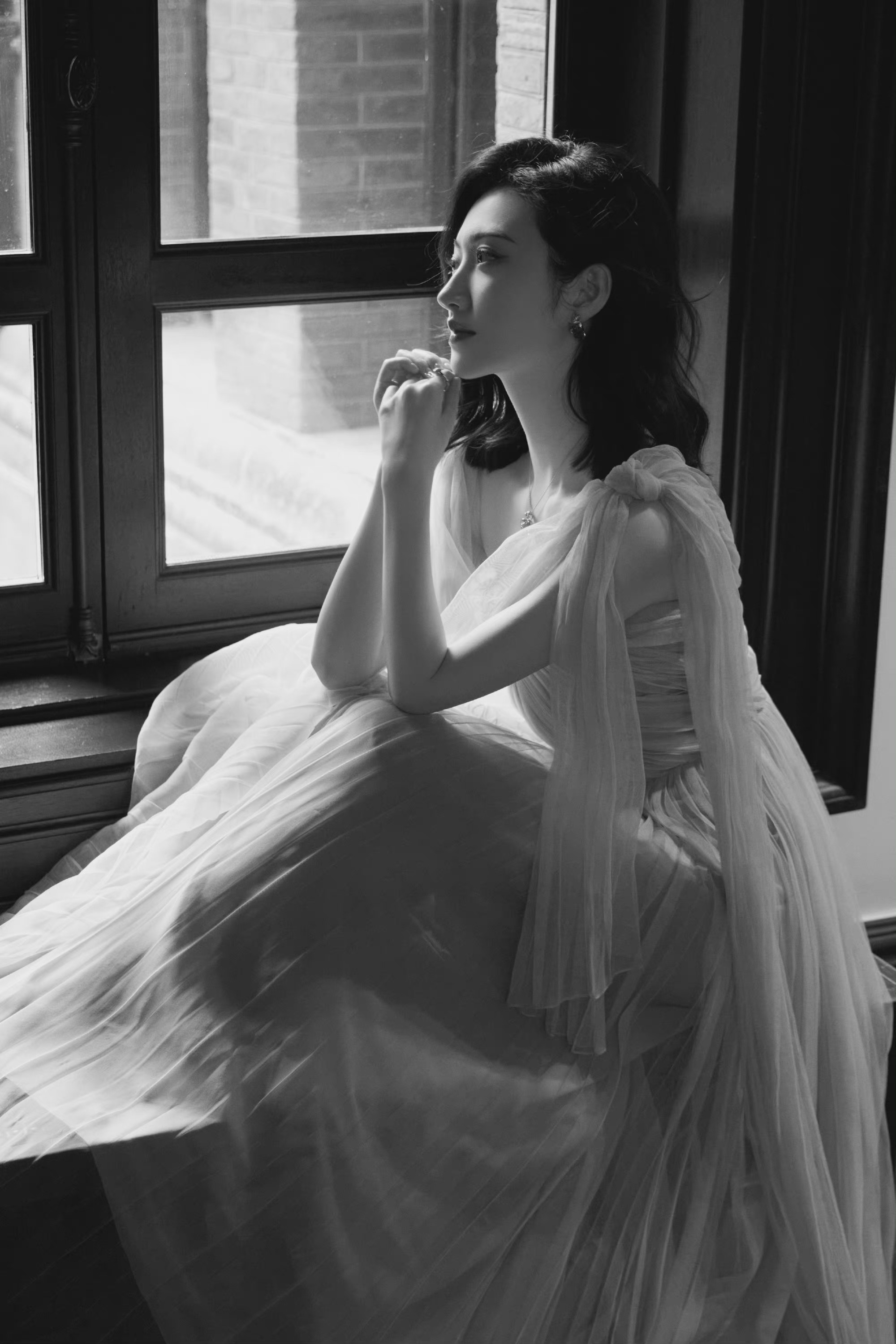 景甜穿一袭粉色纱裙亮相活动气质优雅温婉动人