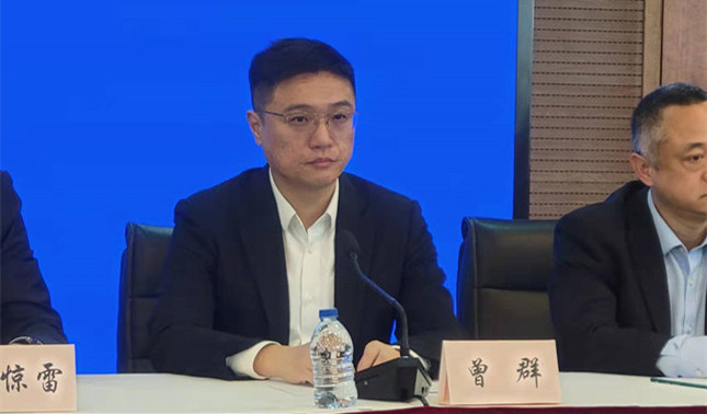 疫情防控新闻发布会丨上海进一步完善入境人员解除14天集中隔离后的7天健康监测管理服务休闲区蓝鸢梦想 - Www.slyday.coM