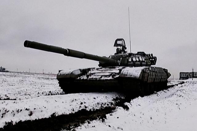 加拿大外长访问乌克兰，给阵亡士兵下跪，污称是被俄罗斯打死的休闲区蓝鸢梦想 - Www.slyday.coM