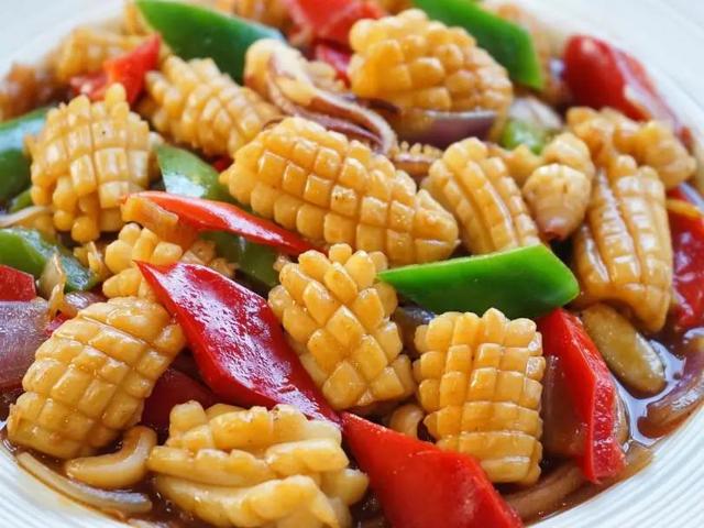 咔呲咔呲来盘无敌嫩滑弹牙的爆炒鱿鱼花吧