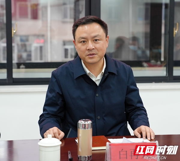 花江柳 袁梓杰)1月21日下午,岳阳市岳阳楼区委副书记,区长白再兴按照"