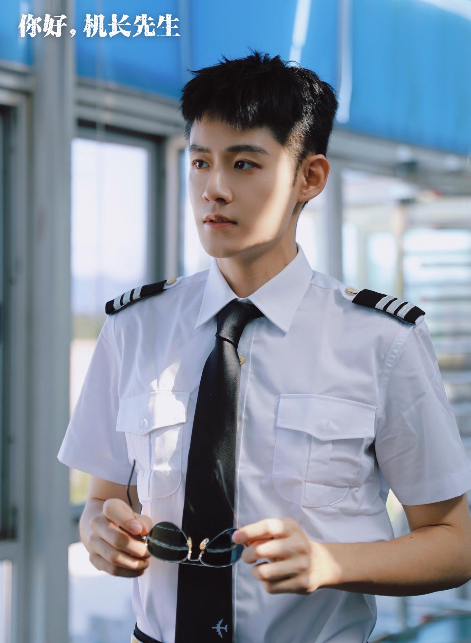 彭楚粤你好机长先生即将开播期待帅气机长亮相
