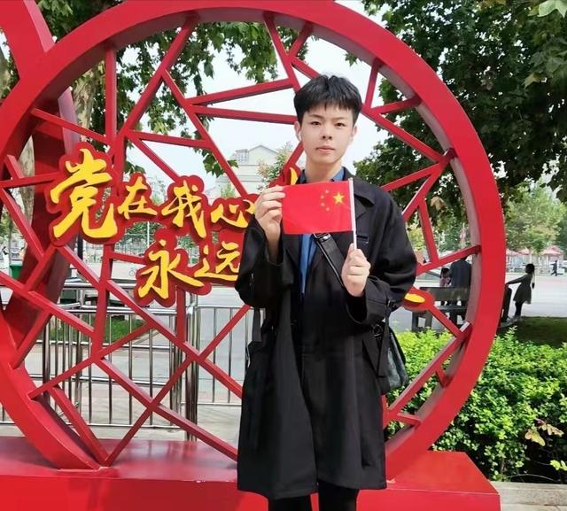 16岁的刘学州确认去世！被亲生父母抛弃，生命最后一刻还在被网暴休闲区蓝鸢梦想 - Www.slyday.coM