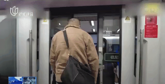 有乘客在上海坐地铁记下了123个工号？本人现身，真相大白休闲区蓝鸢梦想 - Www.slyday.coM