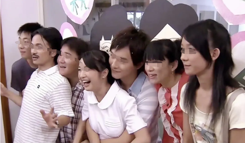 胡歌等了她17年，她嫁入豪门只花了4天，全网落泪：2022第一个心碎的童话...休闲区蓝鸢梦想 - Www.slyday.coM