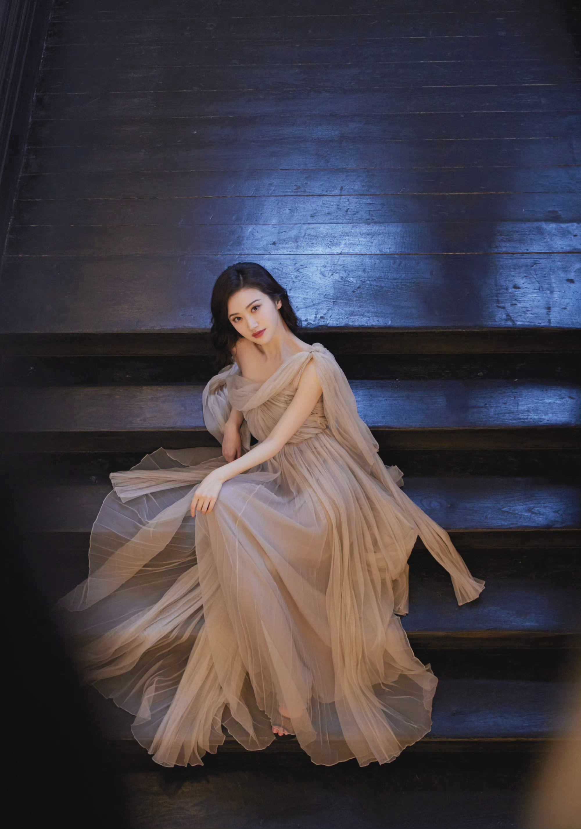 景甜穿一袭粉色纱裙亮相活动气质优雅温婉动人