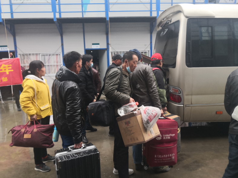 江苏送变电:返乡专车保障农民工安全顺利返乡