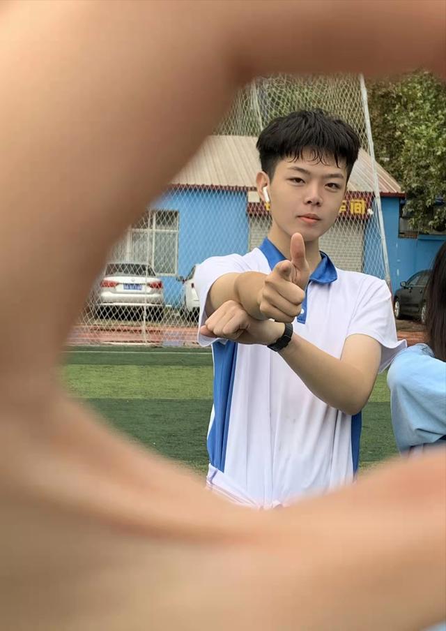 16岁的刘学州确认去世！被亲生父母抛弃，生命最后一刻还在被网暴休闲区蓝鸢梦想 - Www.slyday.coM