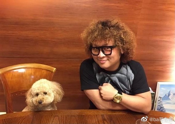 台湾主持人纳豆昨晚传出脑出血紧急送往医院治疗