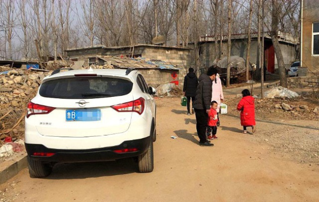 农村人贷款买车不舍得开邻居扯掉车罩现在还能开吗