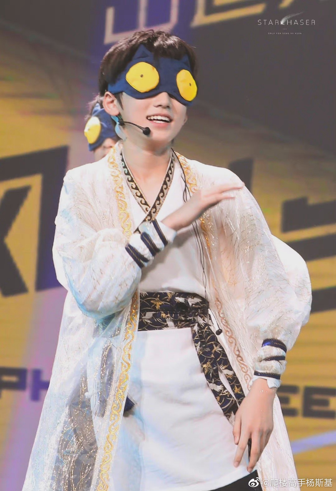 论宋亚轩和奇奇怪怪的眼罩适配度