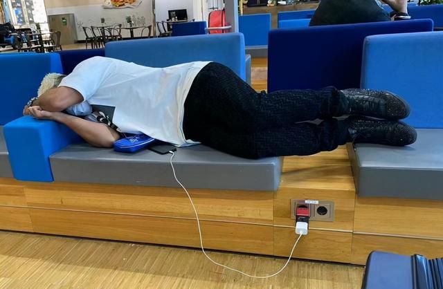 洛国富已向全队道歉！经沟通后互相理解：朝前看，打好比赛最重要休闲区蓝鸢梦想 - Www.slyday.coM