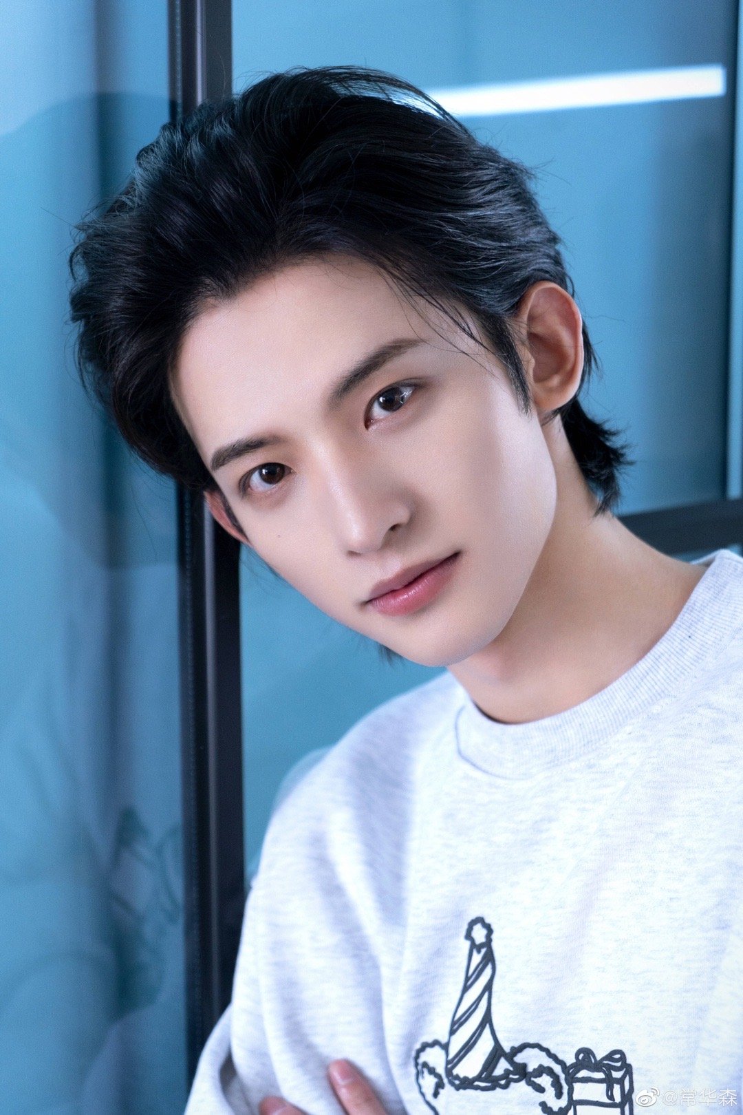 常华森更新堆雪人照片～ 照片中小小的雪人在手里超