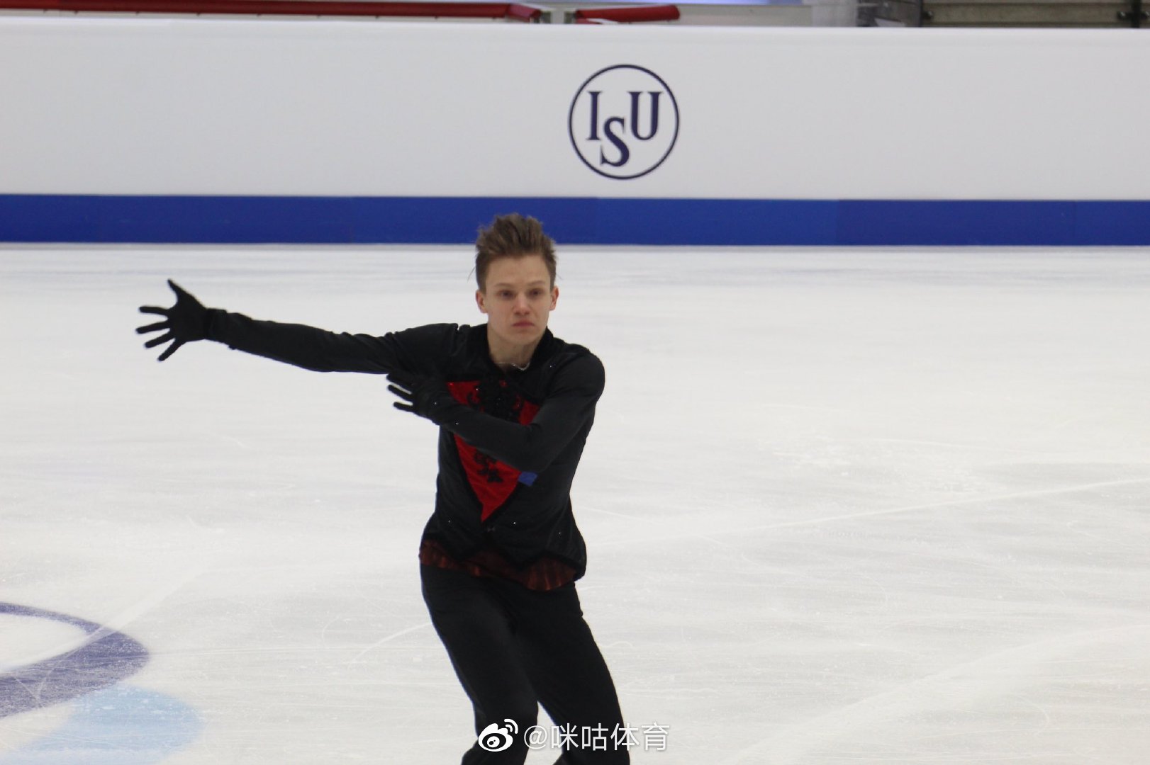 据报道，俄罗斯花滑名将米哈伊尔·科尔亚达由于新冠检测阳性将退……休闲区蓝鸢梦想 - Www.slyday.coM