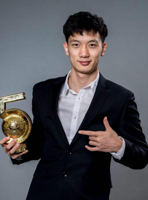 恭喜王霜恭喜沈思明恭喜徐洋3名湖北球员入选中国金球奖