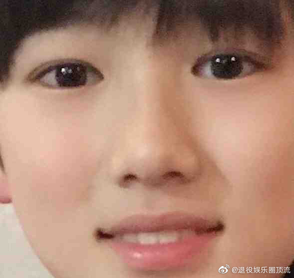 从小到大的成功人士标配歪嘴笑91|宋亚轩_新浪新闻