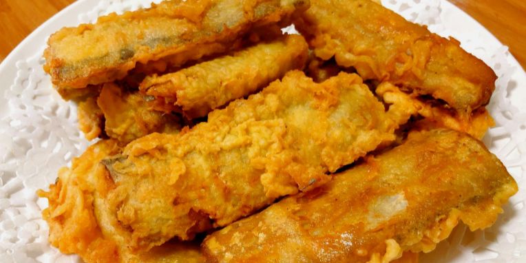 做炸带鱼学会调脆皮糊保证外酥里嫩鲜香可口放凉了也好吃