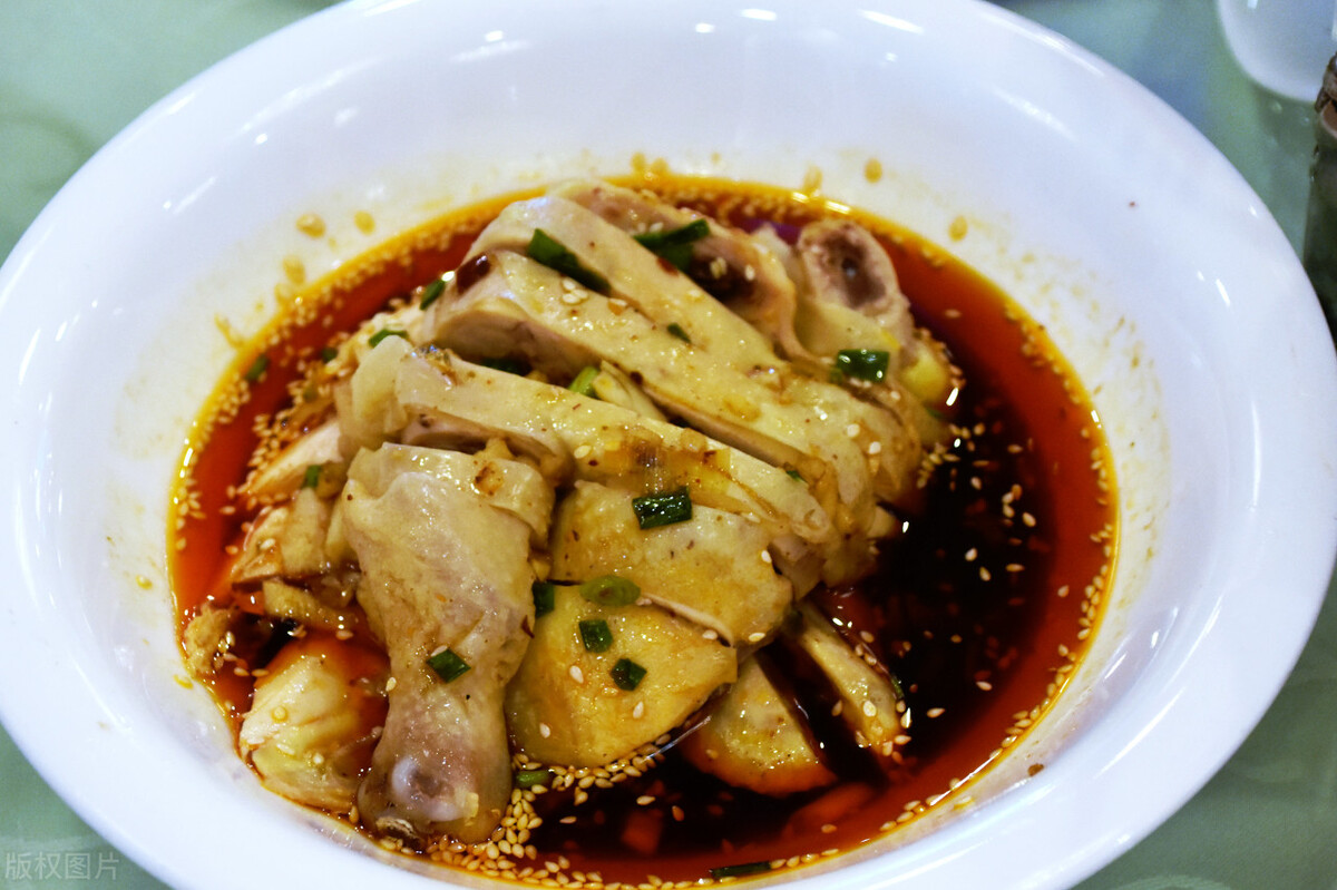 大年三十年夜饭，一道白切鸡端上桌，营养美味，过年家人很爱吃休闲区蓝鸢梦想 - Www.slyday.coM