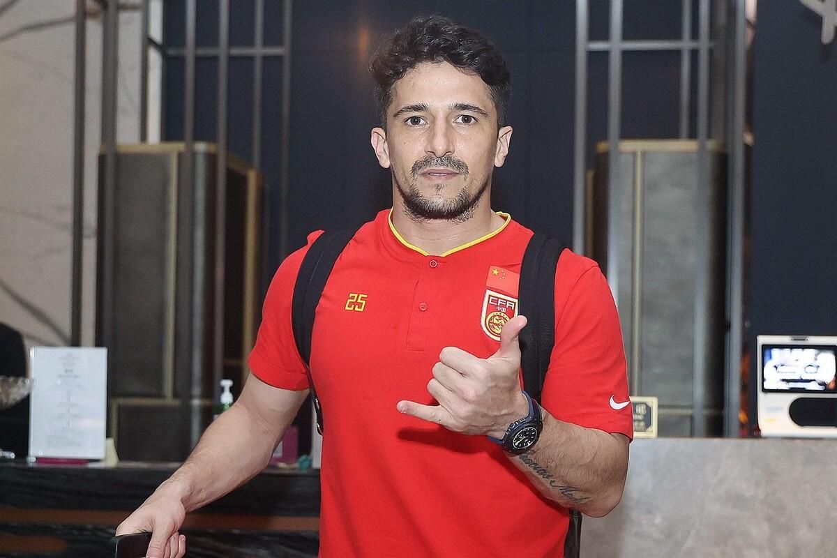 国足4消息！洛国富道歉，费南多当“逃兵”，李霄鹏首秀压力大休闲区蓝鸢梦想 - Www.slyday.coM