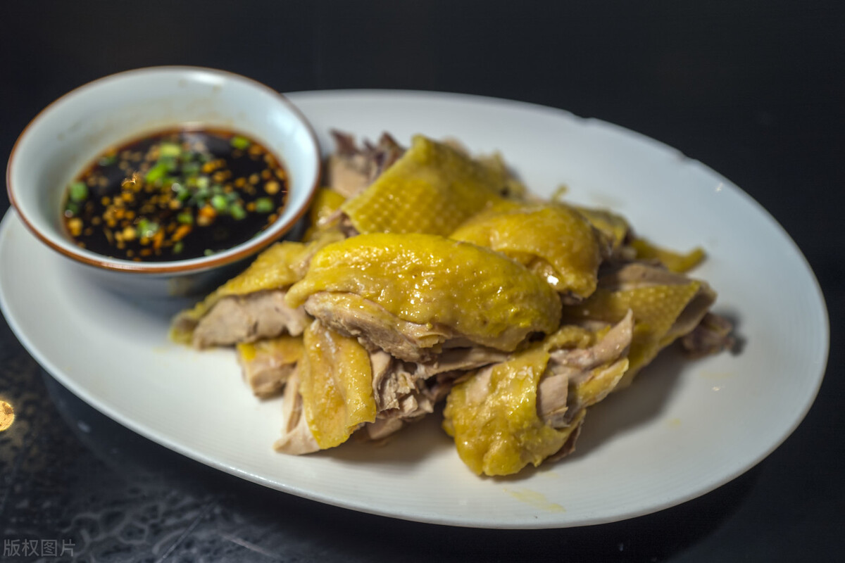 大年三十年夜饭，一道白切鸡端上桌，营养美味，过年家人很爱吃休闲区蓝鸢梦想 - Www.slyday.coM