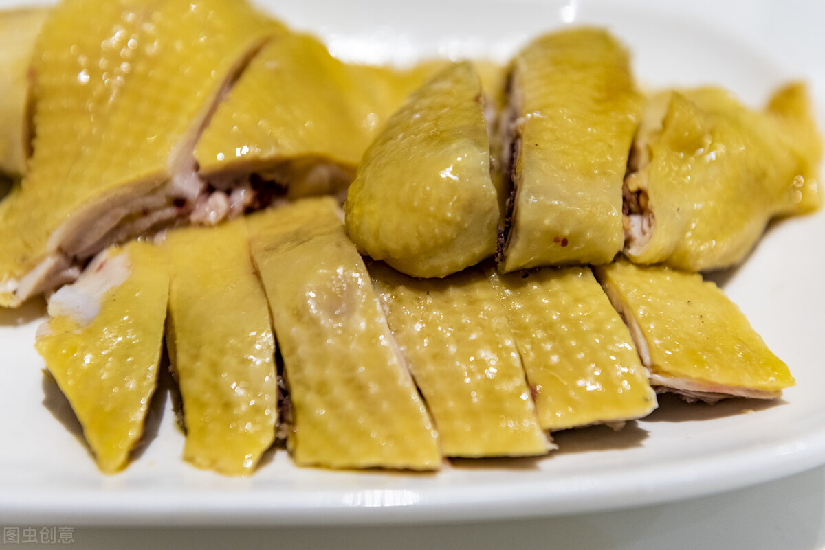 大年三十年夜饭，一道白切鸡端上桌，营养美味，过年家人很爱吃休闲区蓝鸢梦想 - Www.slyday.coM