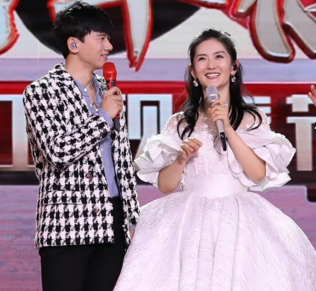 谢娜自曝生二胎患产后抑郁,看啥都想哭,张杰受伤后才调整好状态休闲区蓝鸢梦想 - Www.slyday.coM 谢娜自曝生二胎患产后抑郁,看啥都想哭,张杰受伤后才调整好状态休闲区蓝鸢梦想 - Www.slyday.coM