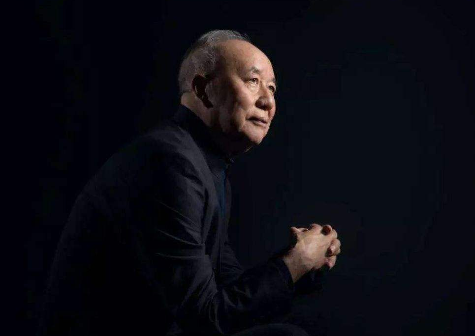 1999年首富牟其中入狱，妻子早已离去，小他28岁的小姨子不离不弃