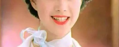 离婚被欠债千万，做过内衣模特，40岁女人的优雅是选择性遗忘吗？休闲区蓝鸢梦想 - Www.slyday.coM