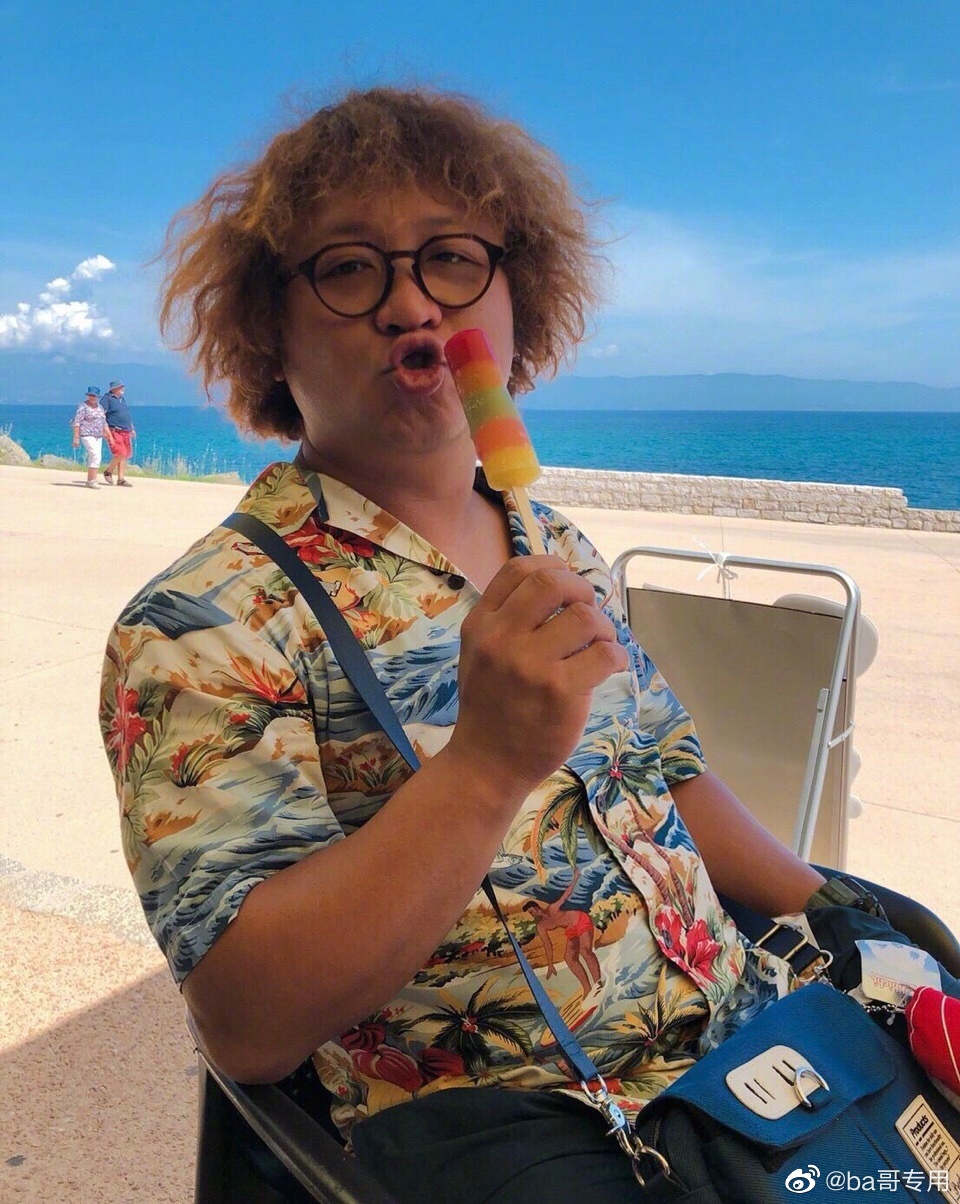 台湾主持人纳豆昨晚传出脑出血紧急送往医院治疗