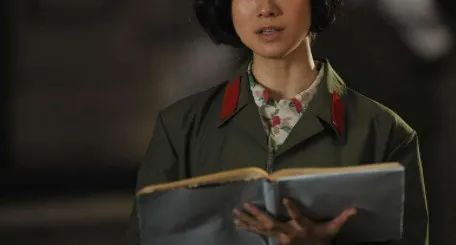 离婚被欠债千万，做过内衣模特，40岁女人的优雅是选择性遗忘吗？休闲区蓝鸢梦想 - Www.slyday.coM