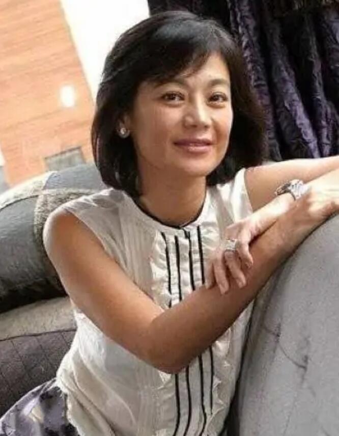 一婚嫁大16岁二婚男,二婚做小三成功上位,张艾嘉的情史太混乱|张艾嘉