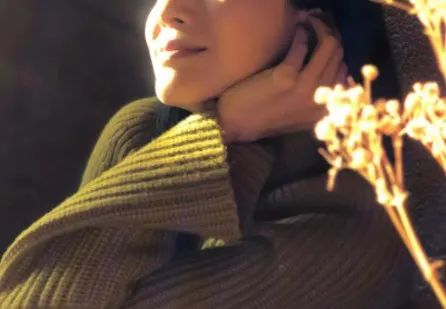 离婚被欠债千万，做过内衣模特，40岁女人的优雅是选择性遗忘吗？休闲区蓝鸢梦想 - Www.slyday.coM