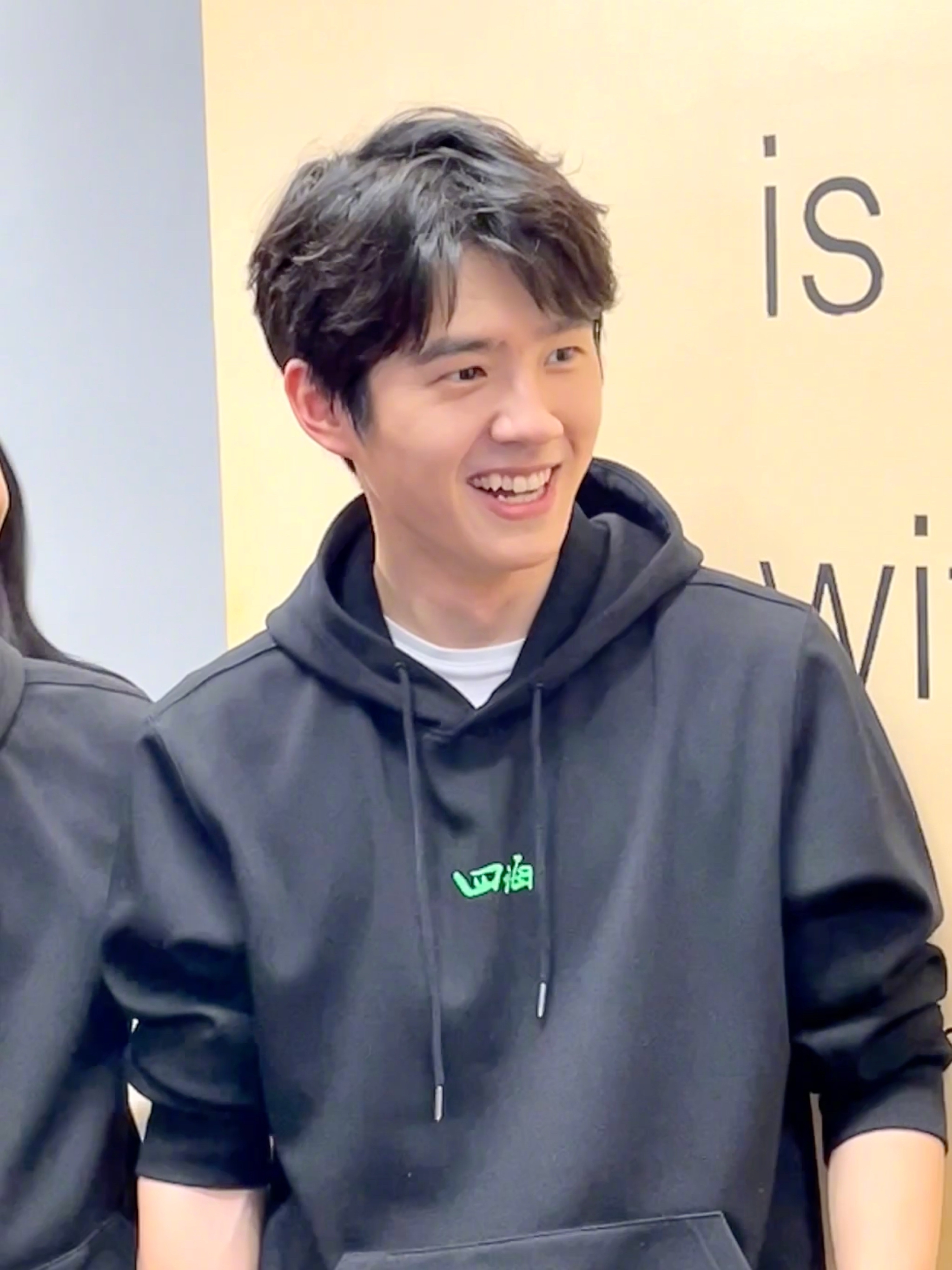 今天扫楼的刘昊然生图来了怼脸好帅啊