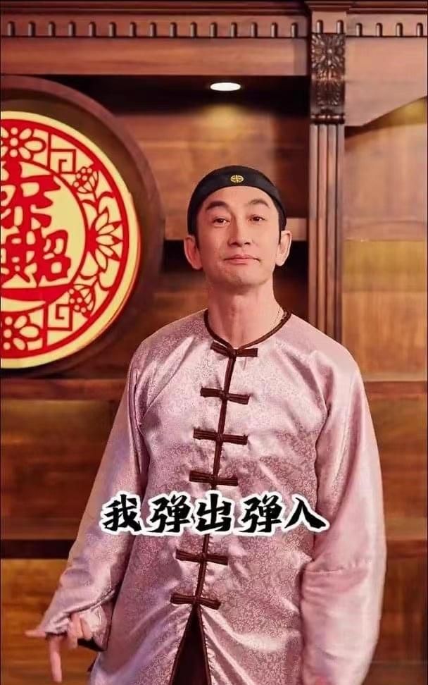 《九品芝麻官》中,吴启华饰演的方唐镜,与周星驰饰演的包龙星对骂一幕