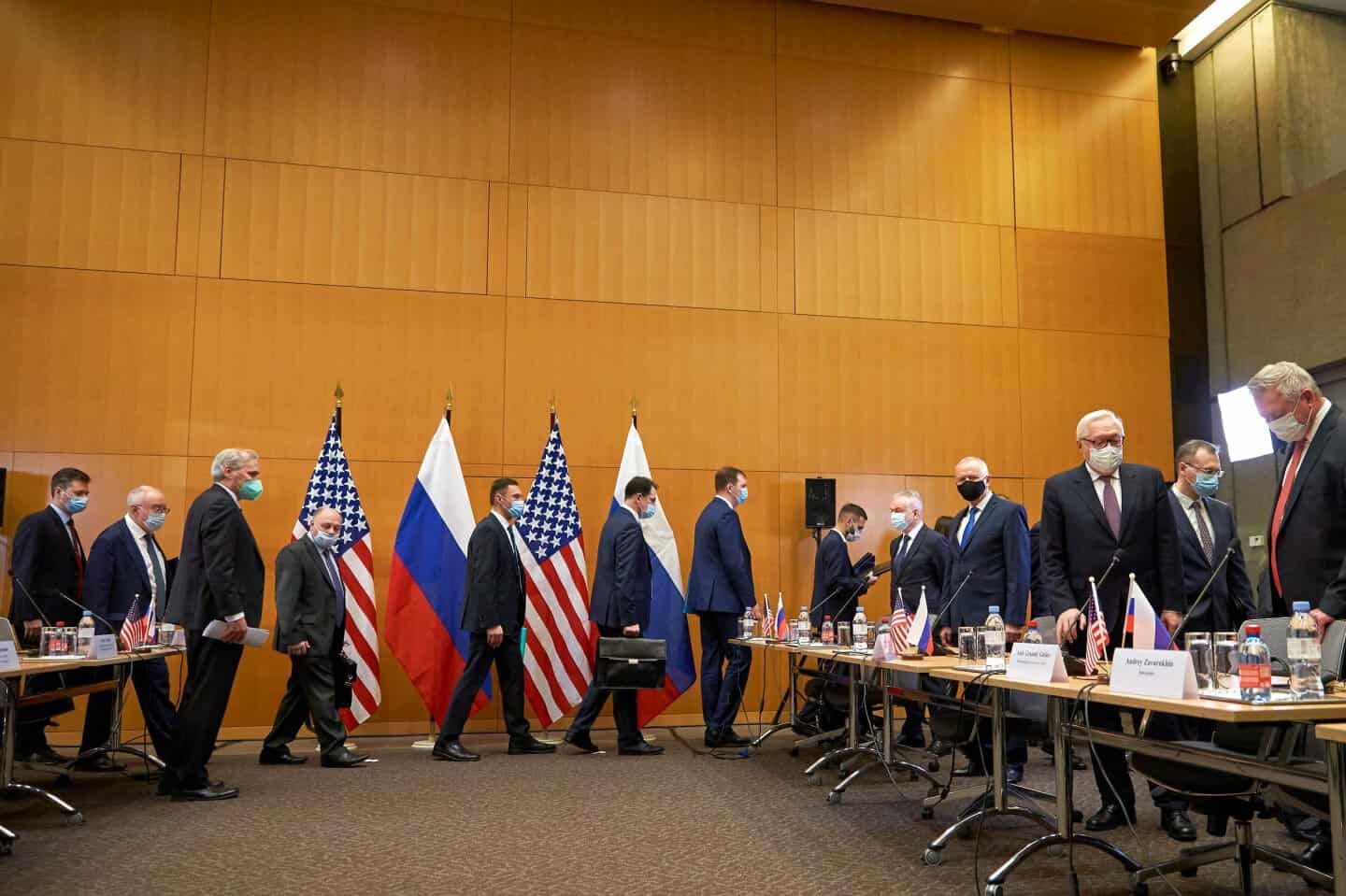 战争警报已拉响?俄罗斯股市大跌10%,英美开始从乌克兰撤离休闲区蓝鸢梦想 - Www.slyday.coM 战争警报已拉响?俄罗斯股市大跌10%,英美开始从乌克兰撤离休闲区蓝鸢梦想 - Www.slyday.coM